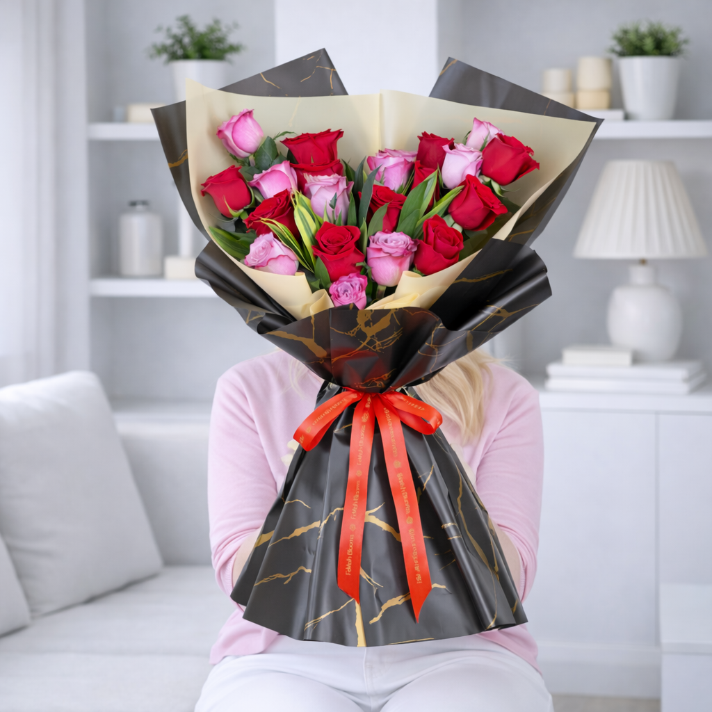 Classic mixed roses hand bouquet romantic gift arrangement