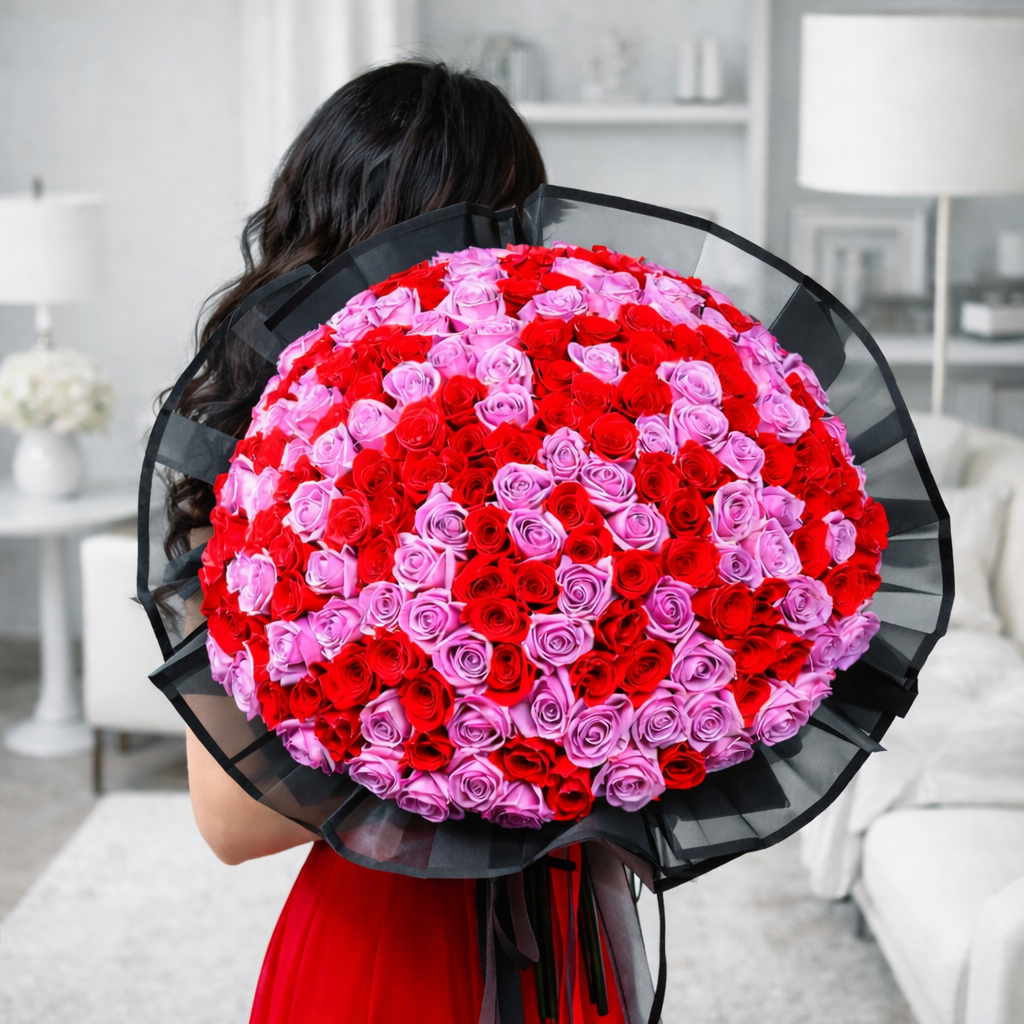 Grand romantic mixed roses bouquet for unforgettable surprise